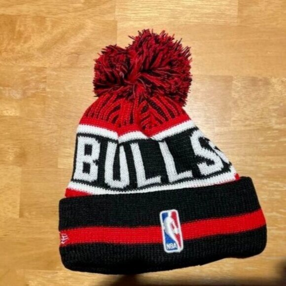 NBA Basketball Chicago Bulls Beanie Sideline Sport Knit Winter Pom Knit Hat Cap - Picture 2 of 2